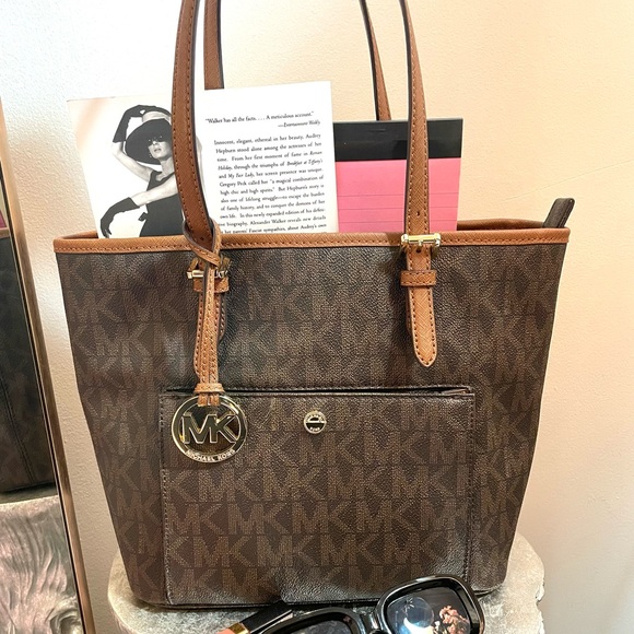 Michael Kors Jet Set Medium Monogram Tote - Picture 2 of 15